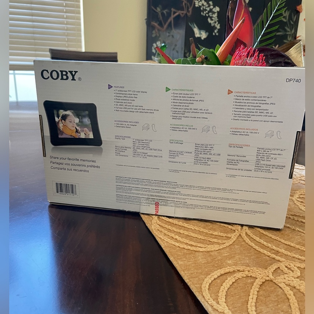 Coby 7" Widescreen Digital Photo Frame - Picture 2 of 6